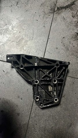 Кронштейн двигате