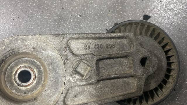 Натягувач приводного ременя (тріщина) — фото 2