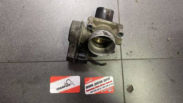 Дросільна заслінка в зборі