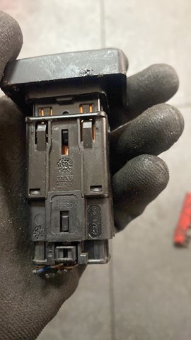 Вмикач аварійних ліхтарів — фото 2