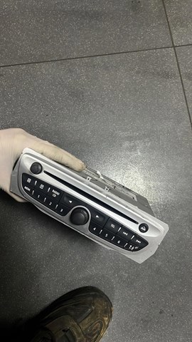 Магнитола (радио AM/FM) — фото 3