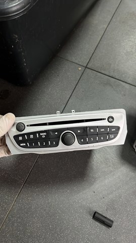 Магнитола (радио AM/FM)