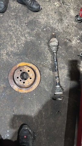 Задня піввісь