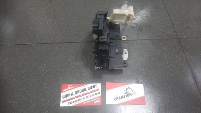 замок дверей задньої лівої