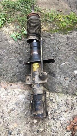 Амортизатор передний правый