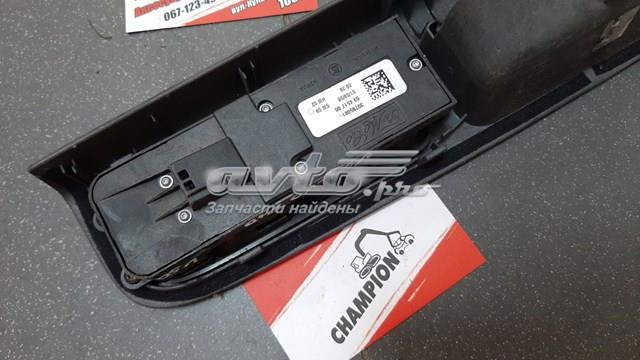 Блок управления стеклоподъемниками Volvo — фото 2