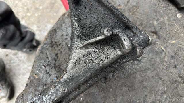 Кронштейн подушки (опоры) двигателя правой — фото 3