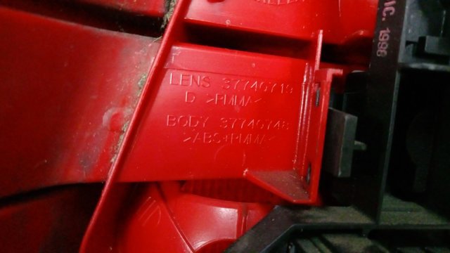 Задній ліхтар у кузові — фото 2