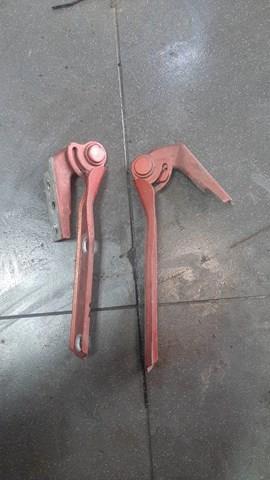 Петля капота правая