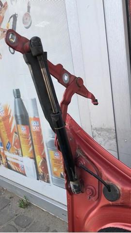 Петля крышки багажника — фото 3