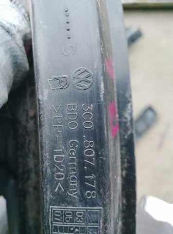 Направляюча переднього бампера, права — фото 2