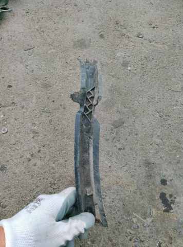 Направляюча переднього бампера, права — фото 4