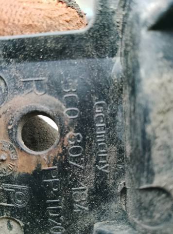 Направляюча переднього бампера, права — фото 2