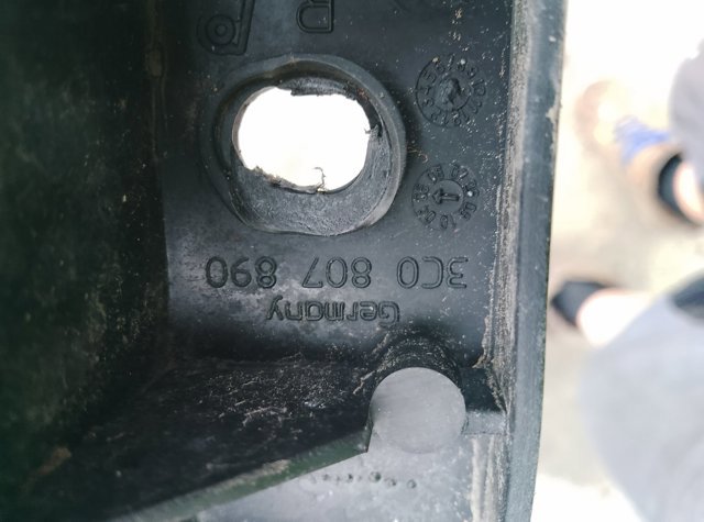 Кронштейн бампера переднього, зовнішній правий — фото 8