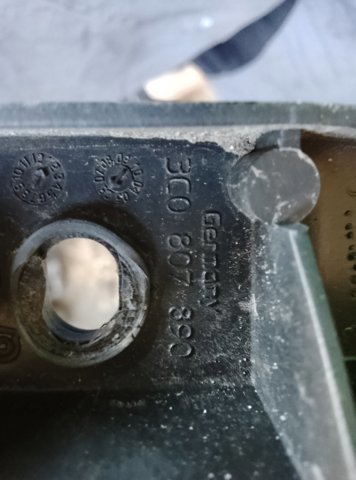 Кронштейн бампера переднього, зовнішній правий — фото 2