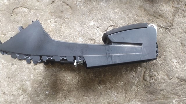 підлокітник центральної консолі — фото 4