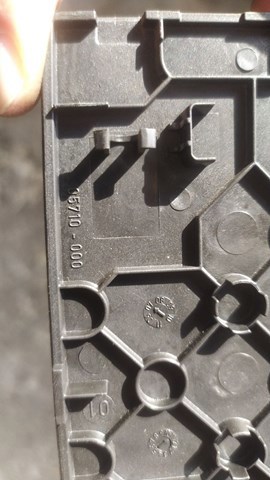 Заглушкой центральной консоли — фото 3