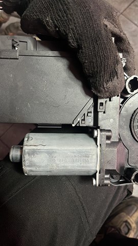 Мотор стеклоподъемника двери задней левой — фото 4