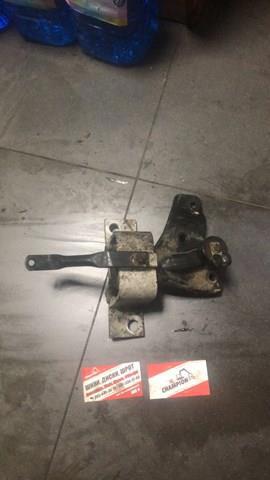 подушка крепления двигателя renault