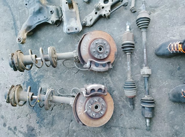 Цапфа (поворотный кулак) передний правый — фото 2