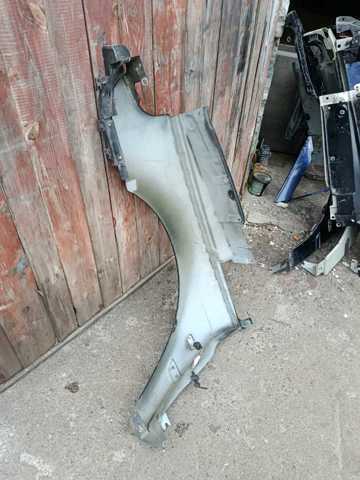 Крило переднє праве