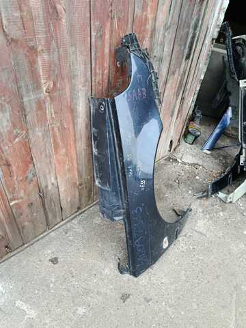 Крило переднє праве