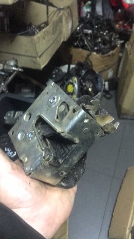 Замок двери задней правой