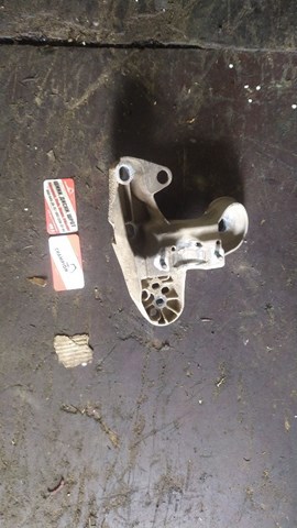 Кронштейн подушки (опоры) двигателя левой — фото 9