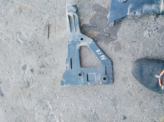 Направляюча переднього бампера, права — фото 2