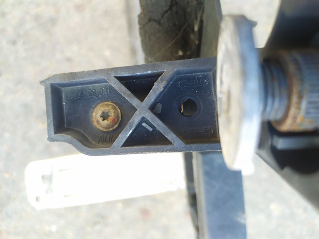 Кронштейн бампера переднего внешний левый — фото 2