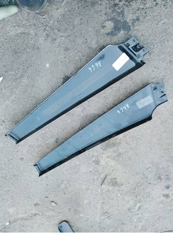 Накладка стійки кузова зовнішня, центральна права — фото 3