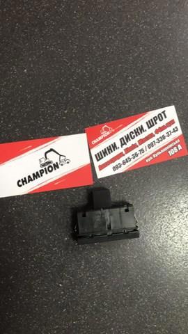 Кнопка включения аварийного сигнала — фото 3