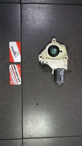 Мотор стеклоподъемника двери задней левой — фото 6