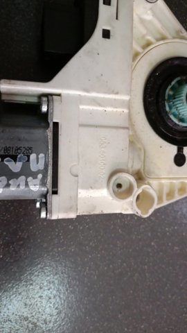 Мотор стеклоподъемника двери передней левой — фото 6