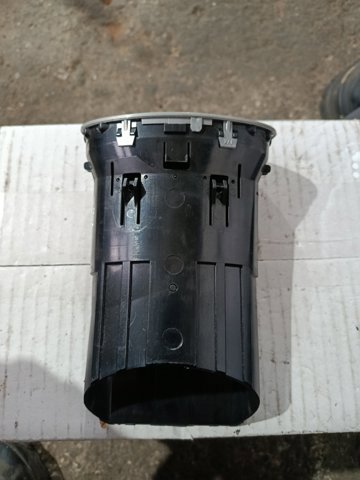 Решітка вентиляції салону на торпедо — фото 7