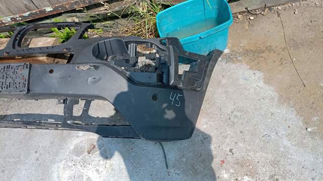 Бампер передній