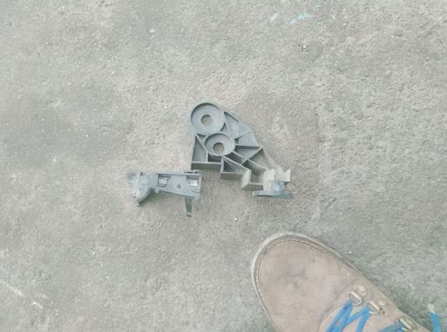 Кронштейн кріплення крила переднього правого, передній