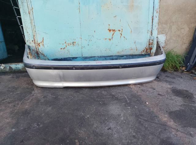 Бампер задній