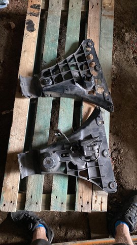 Кронштейн бампера заднего внешний правый