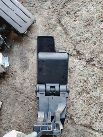 Підлокітник центральній консолі — фото 6