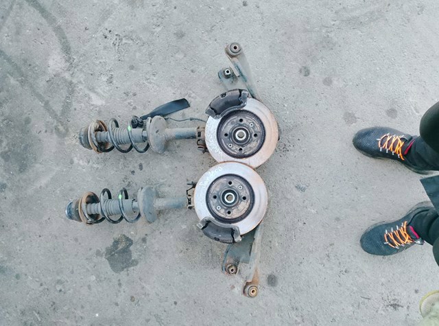 Амортизатор передній