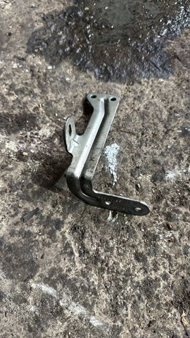 Кронштейн паливного насоса