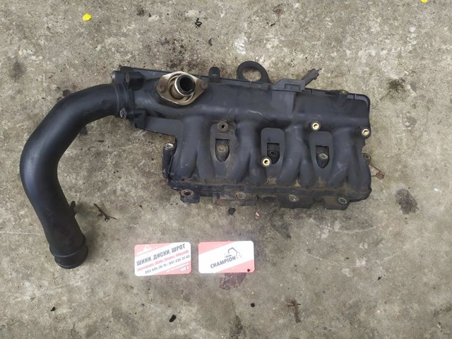 Колектор впускний