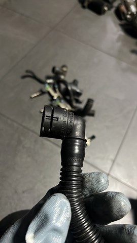 Патрубок вентиляции картера (маслоотделителя) — фото 2