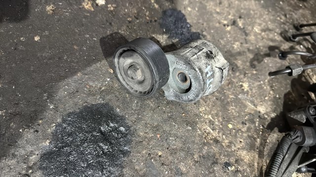 Натяжитель приводного ремня