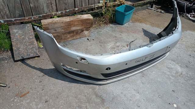 Решітка переднього бампера, центральна — фото 3