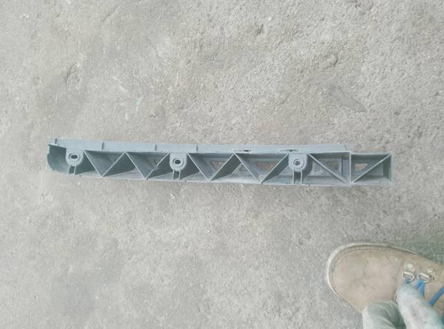 Направляюча заднього бампера, права — фото 4