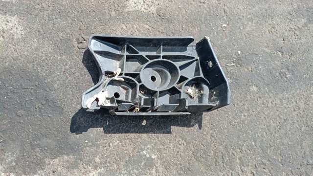 Кронштейн бампера переднього, правий — фото 2