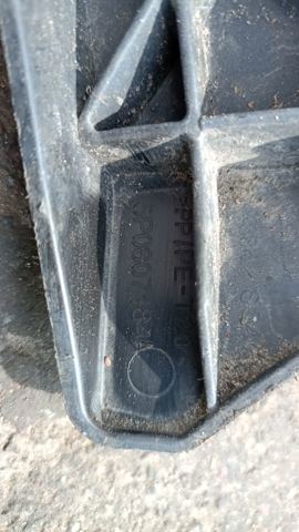 Кронштейн бампера переднього, правий — фото 3