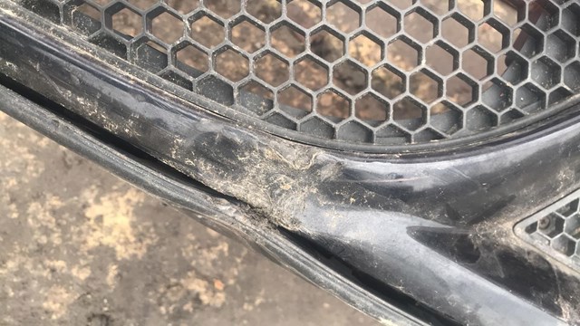 Заглушка бампера буксировочного крюка передняя — фото 4